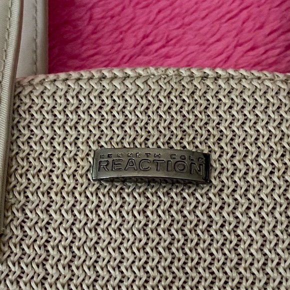 Kenneth Cole Reaction mini purse/wallet. - Picture 3 of 5